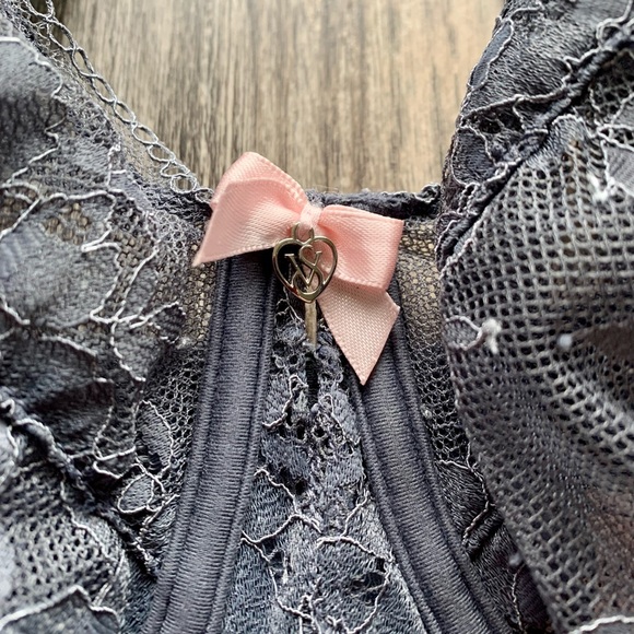 Victoria’s Secret Body by Victoria Unlined Demi Bra Size 38DDD Racer-back Lacey - Picture 2 of 9